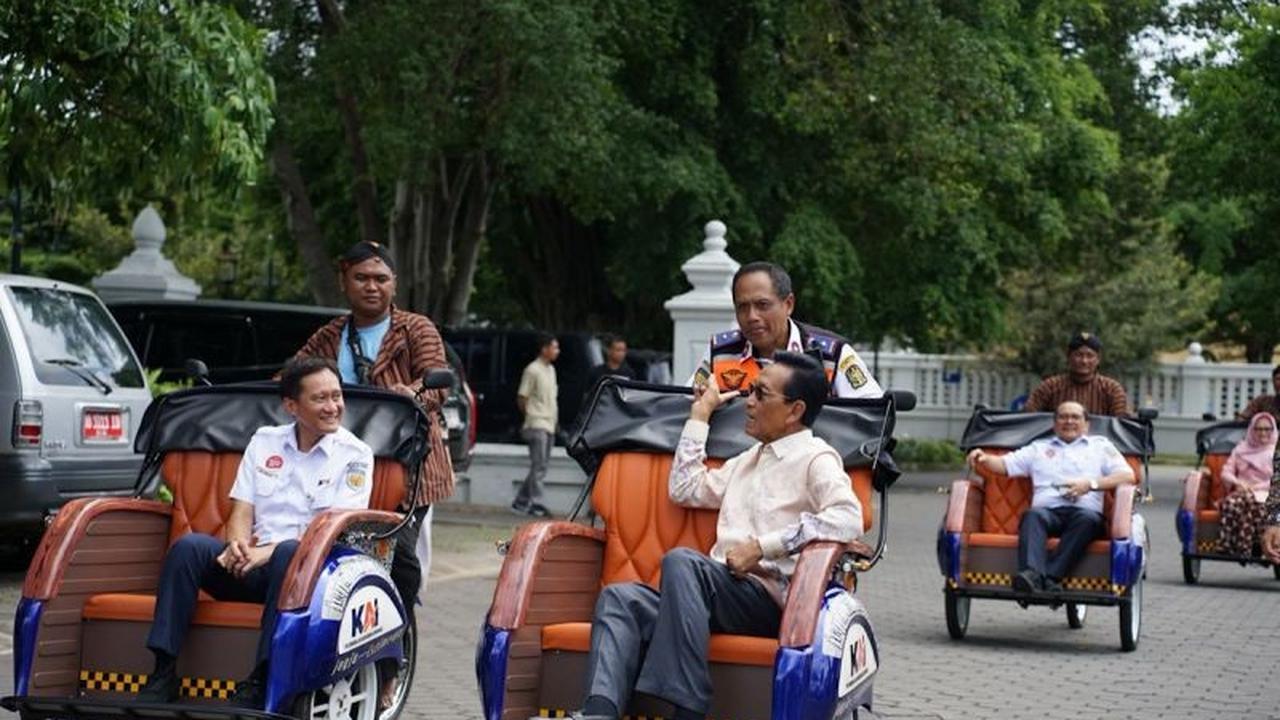 KAI Salurkan Bantuan Becak Listrik ke DIY, Dukung Transportasi Hijau dan Pariwisata Lokal