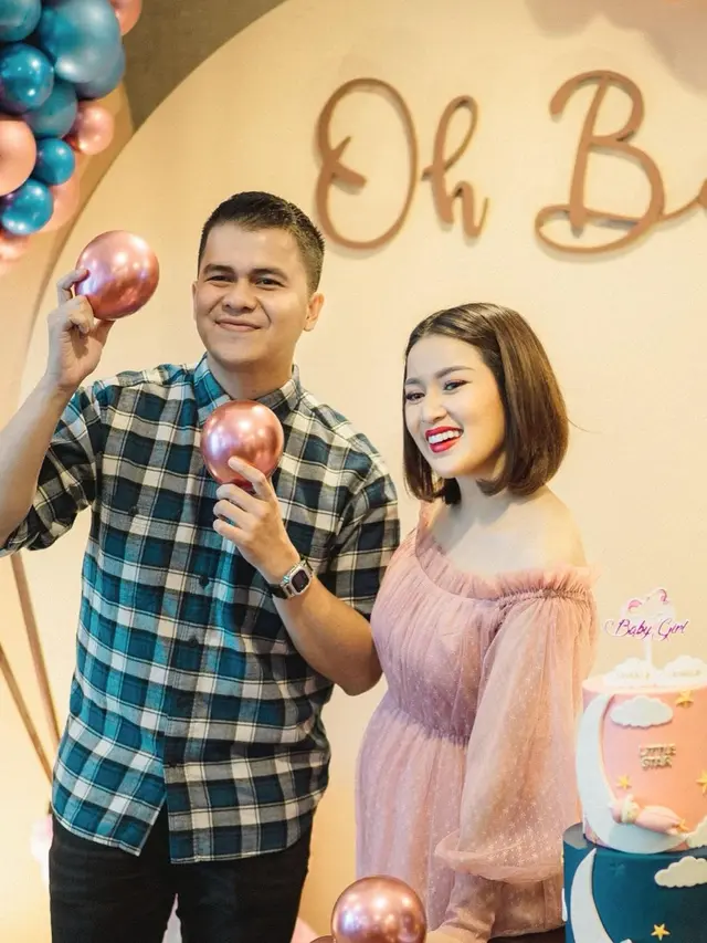 Rosiana Dewi dan Handika Pratama gelar tasyakuran kehamilan dan gender reveal