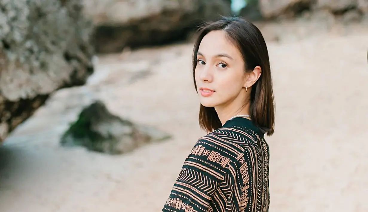 Pemilik nama lengkap Victoria Nasya Marcella Tedja merupakan pemeran Sheila dalam sinetron Suci Dalam Cinta. Usai vakum selama dua tahun, akhirnya ia kembali berperan di layar kaca. Selain kembali berakting, ia pun debut berakting untuk tiga judul web series yang salah satunya ialah Sianida. (Liputan6.com/IG/@nasyamarcella)