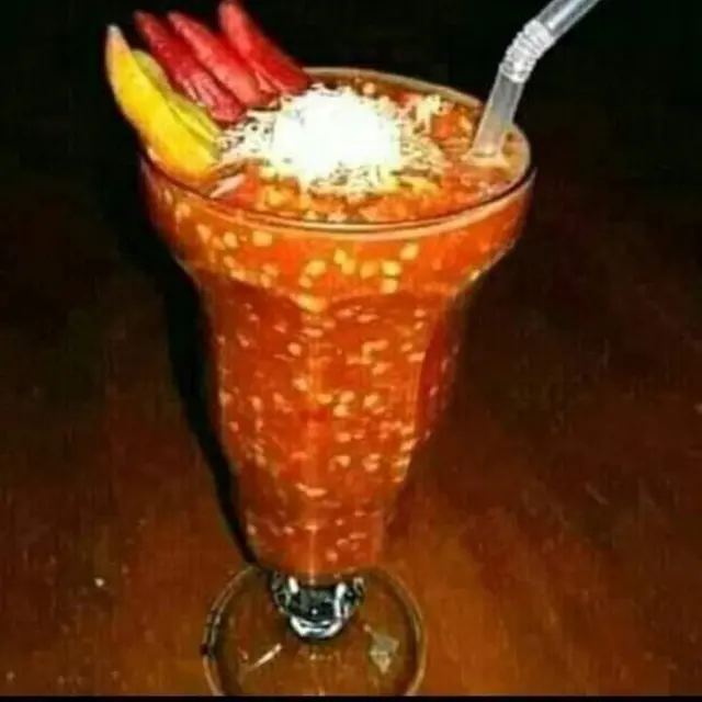 6 Potret Hiasan Minuman di Pinggiran Gelas Ini Nyeleneh, Jadi Gagal Estetik