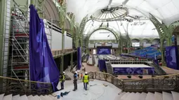 Grand Palais bersolek untuk menjadi tuan rumah cabang olahraga anggar dan Taekwondo pada Olimpiade Paris 2024. (AP Photo/Andrew Medichini)