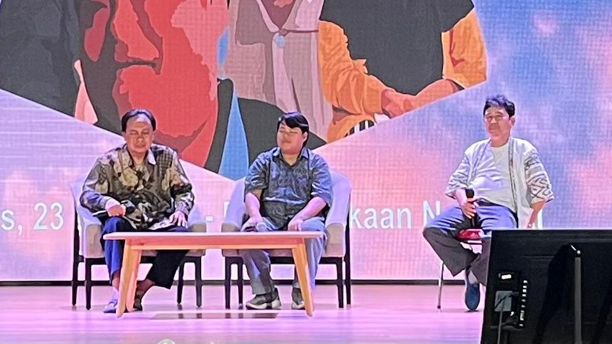 Cerita Basuki, Sutradara Tunanetra Menyajikan Film Inklusif Langit Tetap Sama