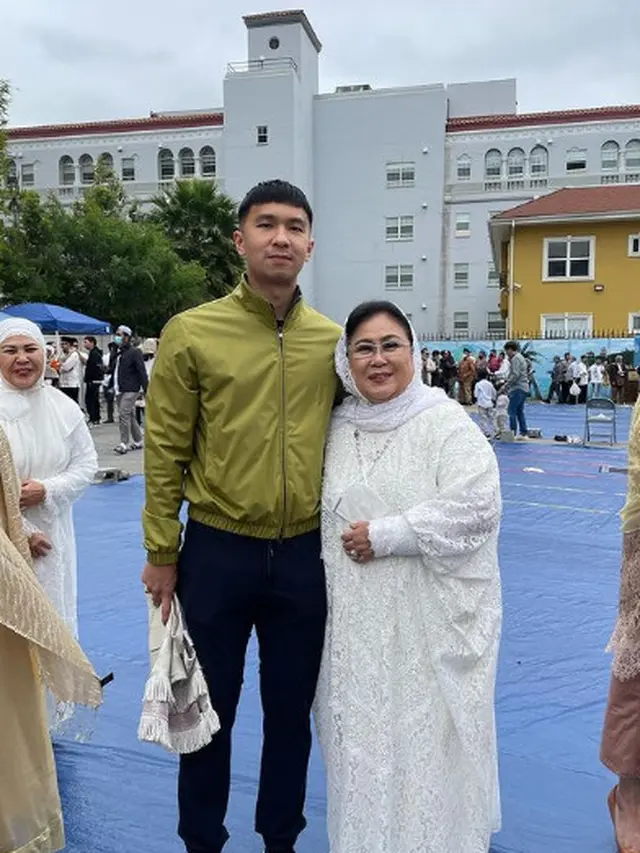 6 Momen Nikita Willy dan Suami Rayakan Lebaran 2022 di Amerika Serikat