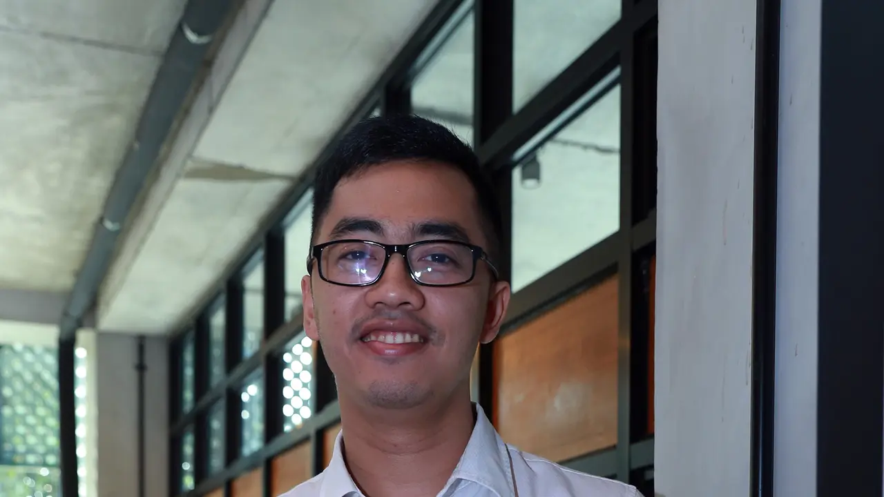 Dennis Adhiswara