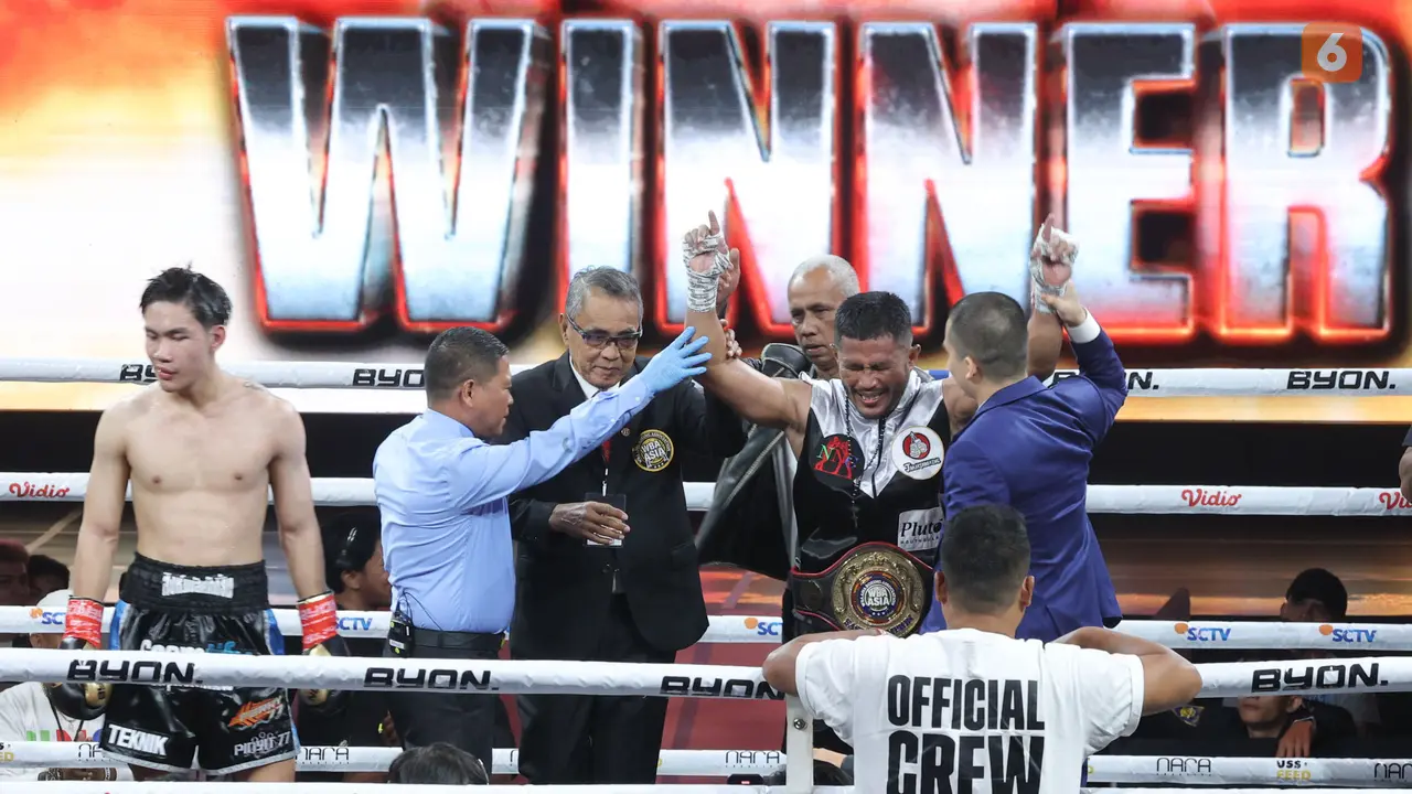 Foto: Lewat Pertarungan Sengit, Jemz Taklukkan Pawitchaya dan Raih Sabuk WBA East Title