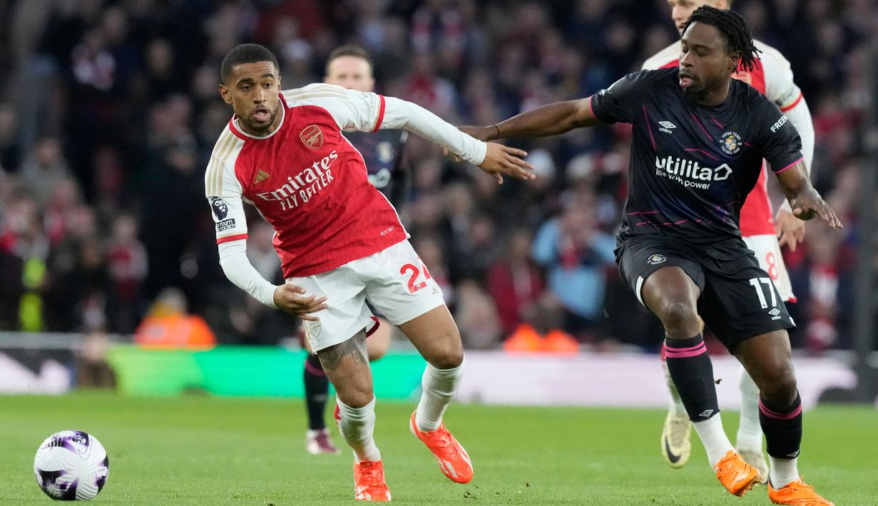 Petaka bagi Luton Town terjadi di menit ke-44, gol bunuh diri Daiki Hashioka memastikan kemenangan untuk Arsenal. (AP Photo/Frank Augstein)