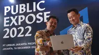 Direktur Utama PT Urban Jakarta Propertindo Tbk. (URBN) Bambang Sumargono (kiri) berbincang dengan Direktur Rudy Gomedi seusai acara public expose 2022 di Jakarta (16/12/2022). (Liputan6.com)
