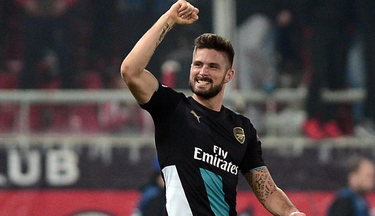 Pemain Arsena, Olivier Giroud mencetak Hat-trick saat Arsenal berhadapan dengan Olympiacos pada lanjutan Liga Champions leg kedua grup F di Stadion Georgios Karaiskakis, Piraeus, Athena, Kamis (10/12/2015).  (AFP Photo/Louisa Gouliamanki)