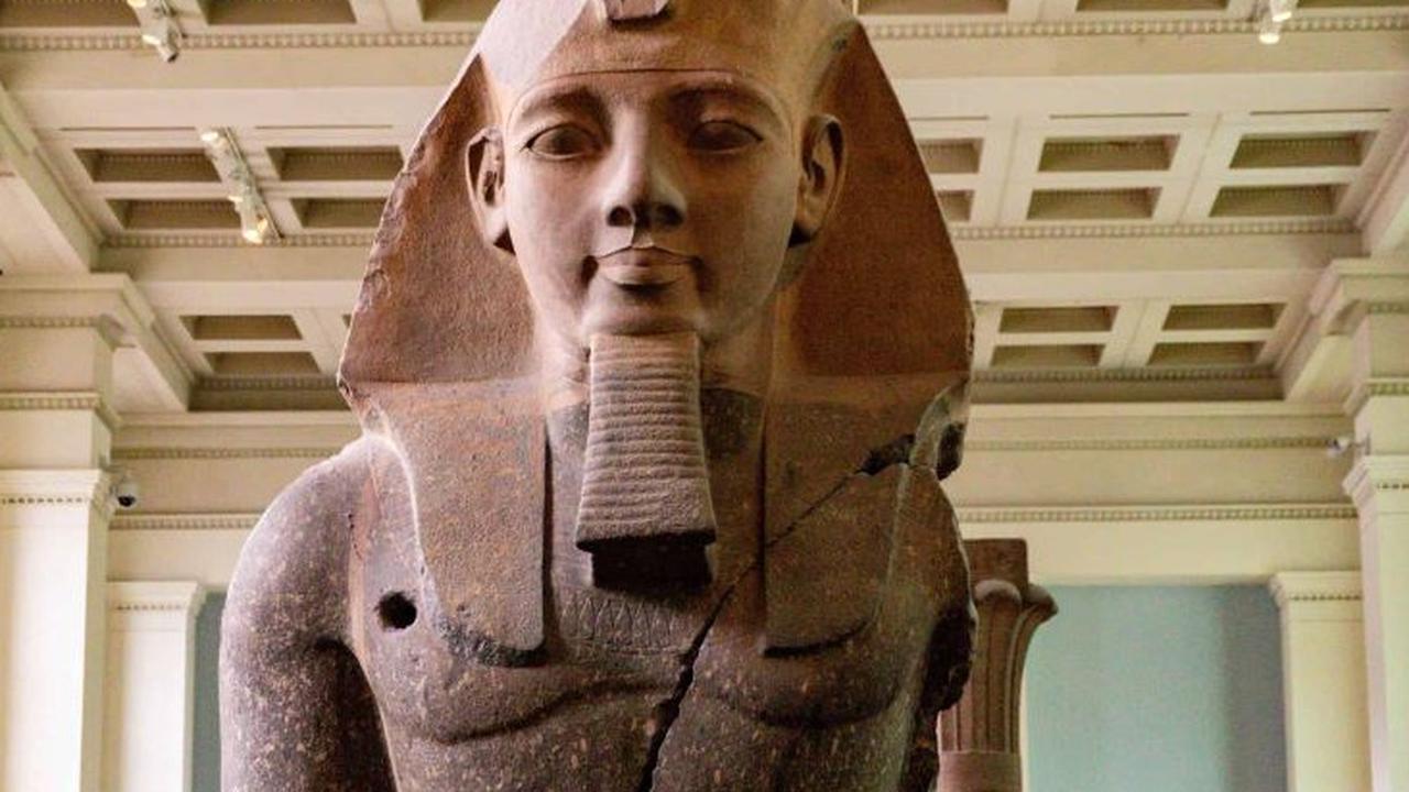 Patung Firaun Ramses II yang dipajang di British Museum di London.
