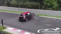 Dijajal, MINI Cooper S Malah Babak Belur