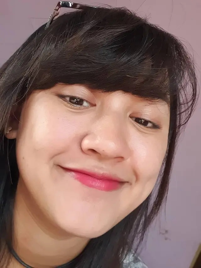 6 Potret Happy Asmara Tanpa Makeup, Bikin Pangling