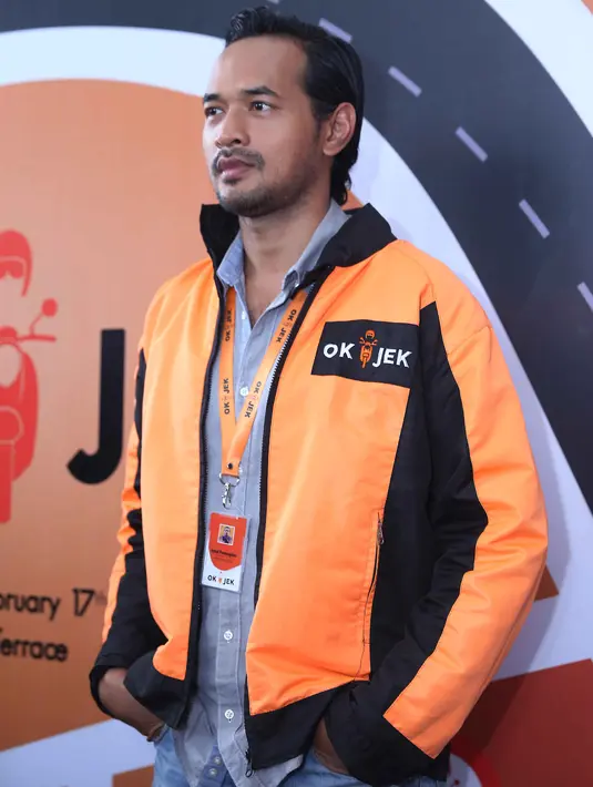 Untuk lebih mendalami perannya, dalam situasi komedi yang tayang di Net itu, ia rala merubah penampilannya. (Nurwahyunan/Bintang.com)