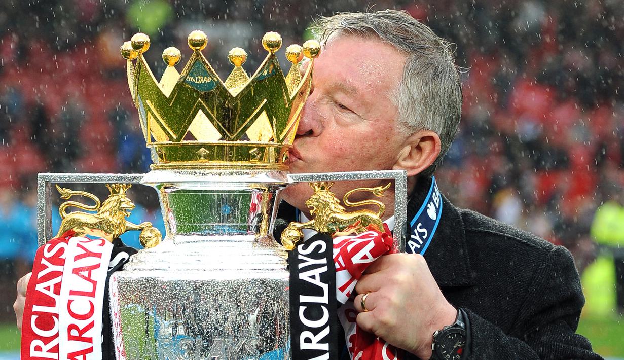 Sir Alex Ferguson membesut Manchester United total selama 26 tahun. Telah banyak pemain yang didatangkannya hingga ia pensiun pada akhir musim 2012/2013. Tercatat ada 5 pemain yang didatangkannya di masa-masa akhir ia menangani Setan Merah. Siapa dan di mana kini? (AFP/Andrew Yates)