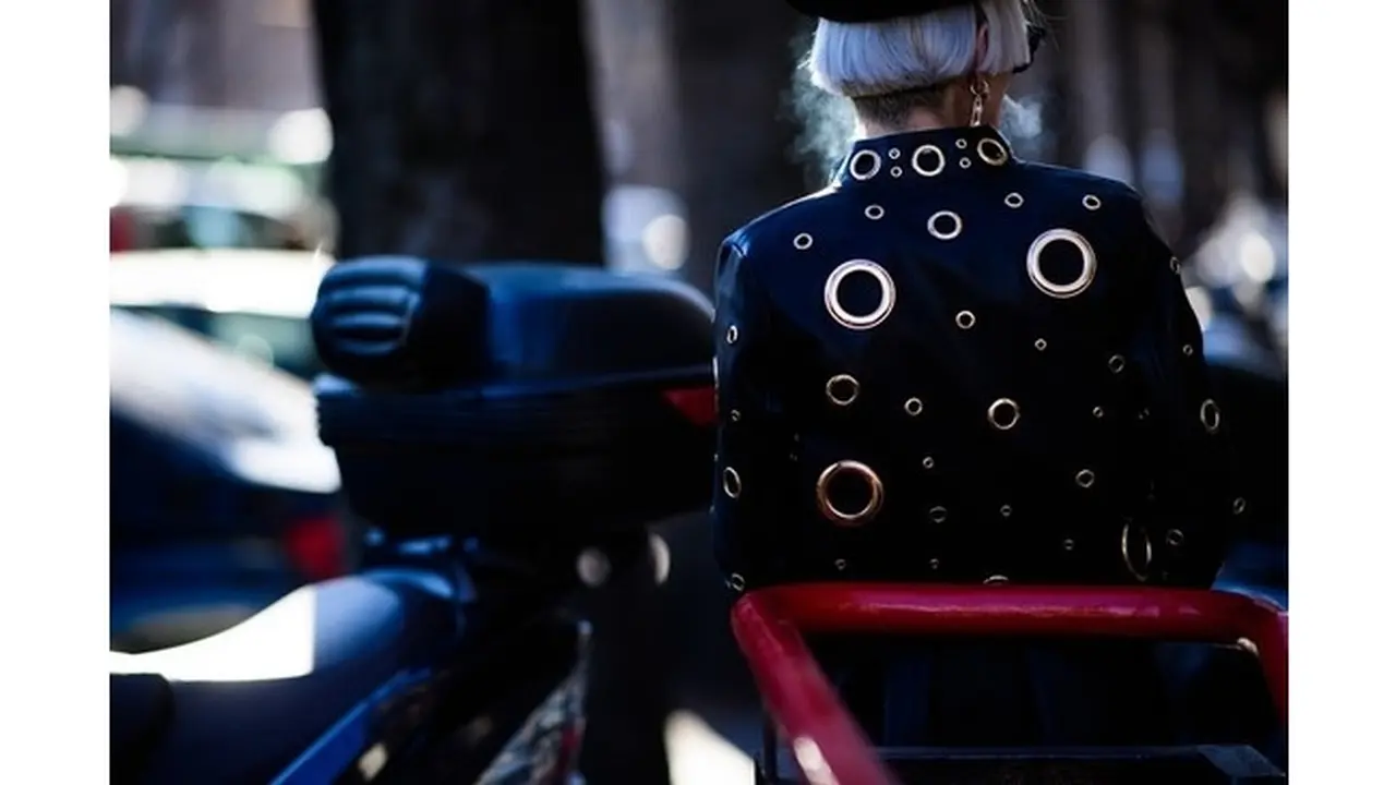 Tampil Lebih Segar dengan Gaya Terkini dari Paris Street Style