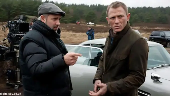sam_mendes_dan_daniel_craig_130326b.jpg