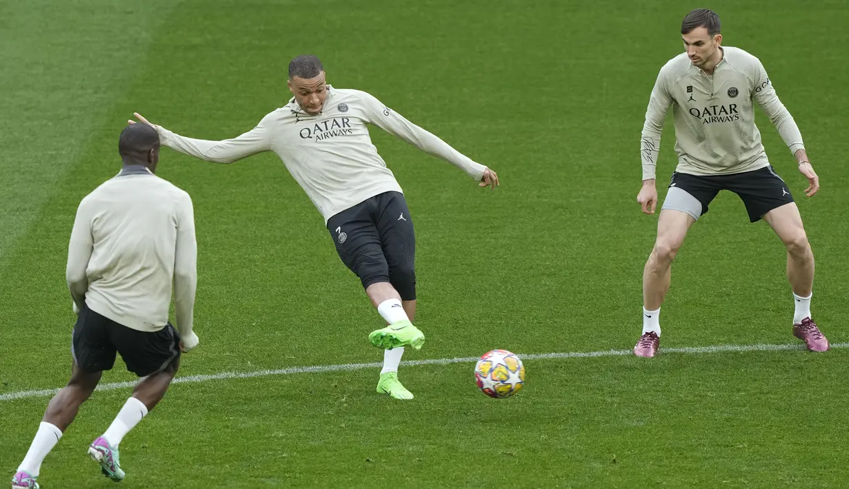 Paris Saint-Germain (PSG) akan berjumpa Borussia Dortmund dalam pertandingan semifinal penting di Signal Iduna pada Kamis, 2 Mei 2024, dini hari WIB. (AP Photo/Martin Meissner)