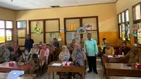 Tim pengabdian Ubhara Jaya melakukan pelatihan IT untuk guru SDN di Sukabumi. (Istimewa)