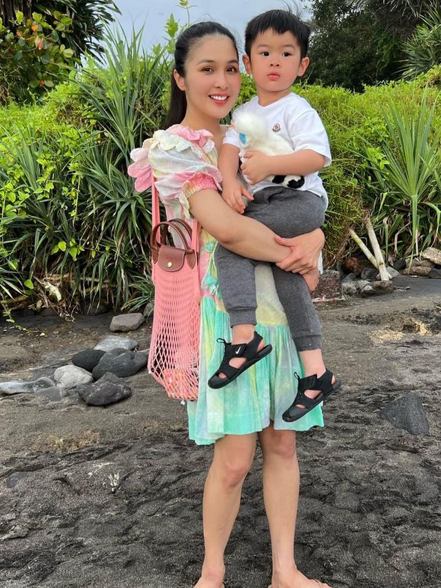 Tampil Harmonis, INi 7 Potret Sandra Dewi Liburan Bareng Suami dan Anak Ke Bali