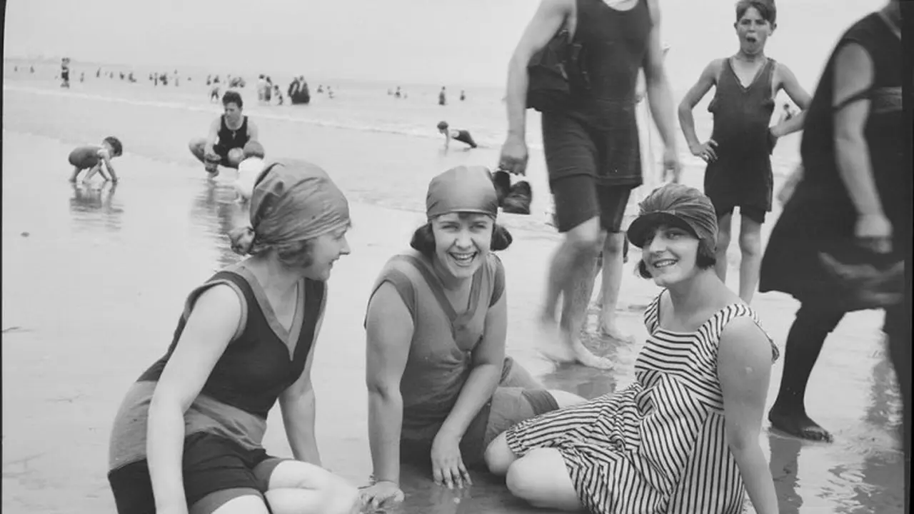 Begini Penampakan Baju Renang Perempuan di Era 1920an