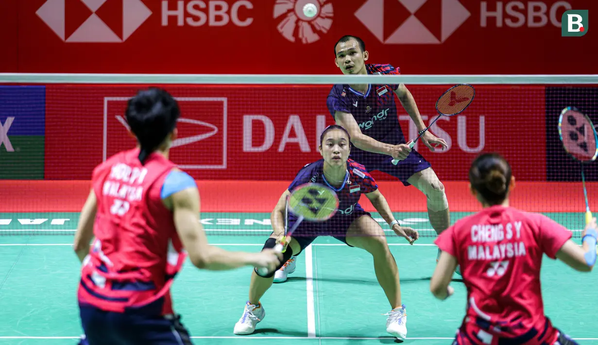 <p>Pebulu tangkis ganda campuran Indonesia, Rinov Rivaldy/Lisa Ayu Kusumawati bertanding melawan pasangan Malaysia, Hoo Pang Ron/Cheng Su Yin pada laga perempat final Indonesia Masters 2025 di Istora Senayan, Jakarta, Jumat (24/01/2025). (Bola.com/Bagaskara Lazuardi)</p>