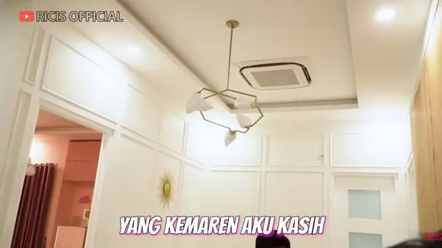 6 Potret Kamar Baby R Anak Ria Ricis dan Teuku Ryan, Bernuansa Pink