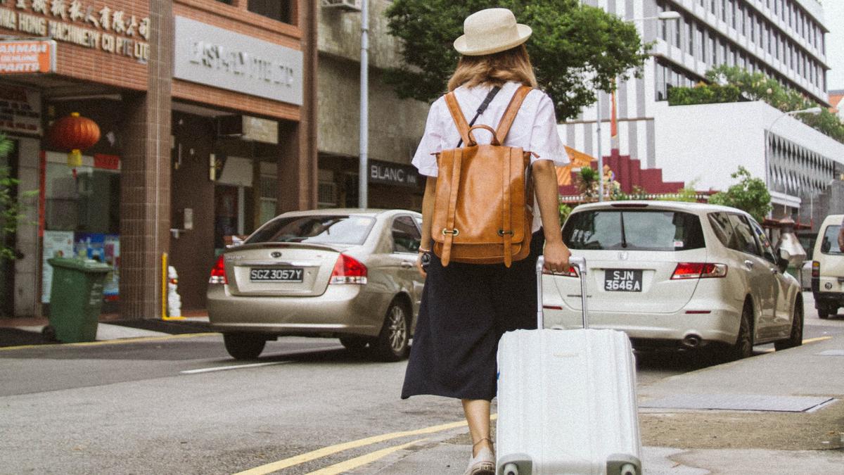 Mix and Match Outfit untuk Liburan: Capsule Wardrobe yang Minimalis