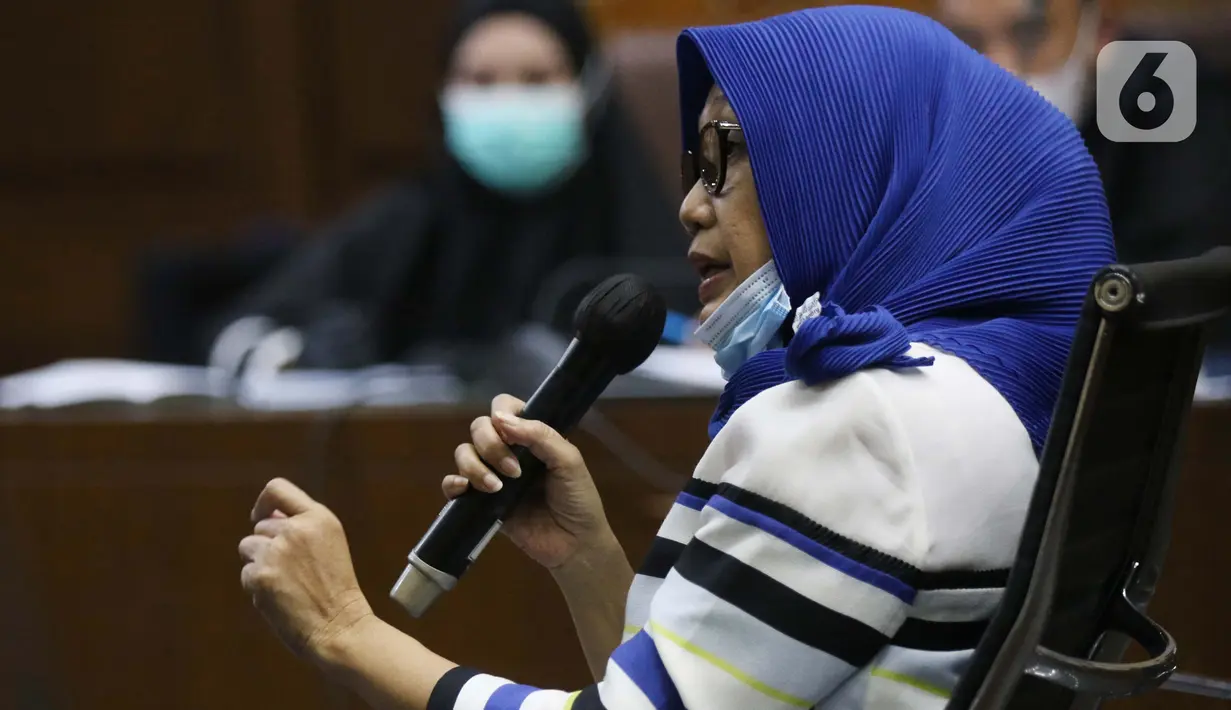 Mantan kuasa hukum Djoko S Tjandra, Anita Kolopaking saat menjadi saksi pada sidang lanjutan dugaan suap dan tindak pidana pencucian uang terkait kepengurusan fatwa MA dengan terdakwa Pinangki Sirna Malasari di Pengadilan Tipikor, Jakarta, Rabu (25/11/2020). (Liputan6.com/Helmi Fithriansyah)