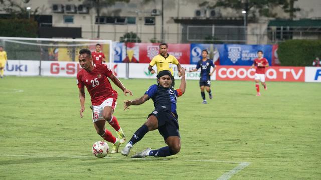Winger Timnas Indonesia, Irfan Jaya ketika melawan Kamboja di Piala AFF 2020.