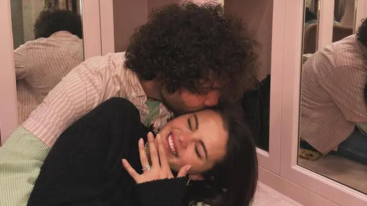 Dilamar Benny Blanco, Selena Gomez Diberi Cincin Berlian Seharga Rp3,1 Miliar
