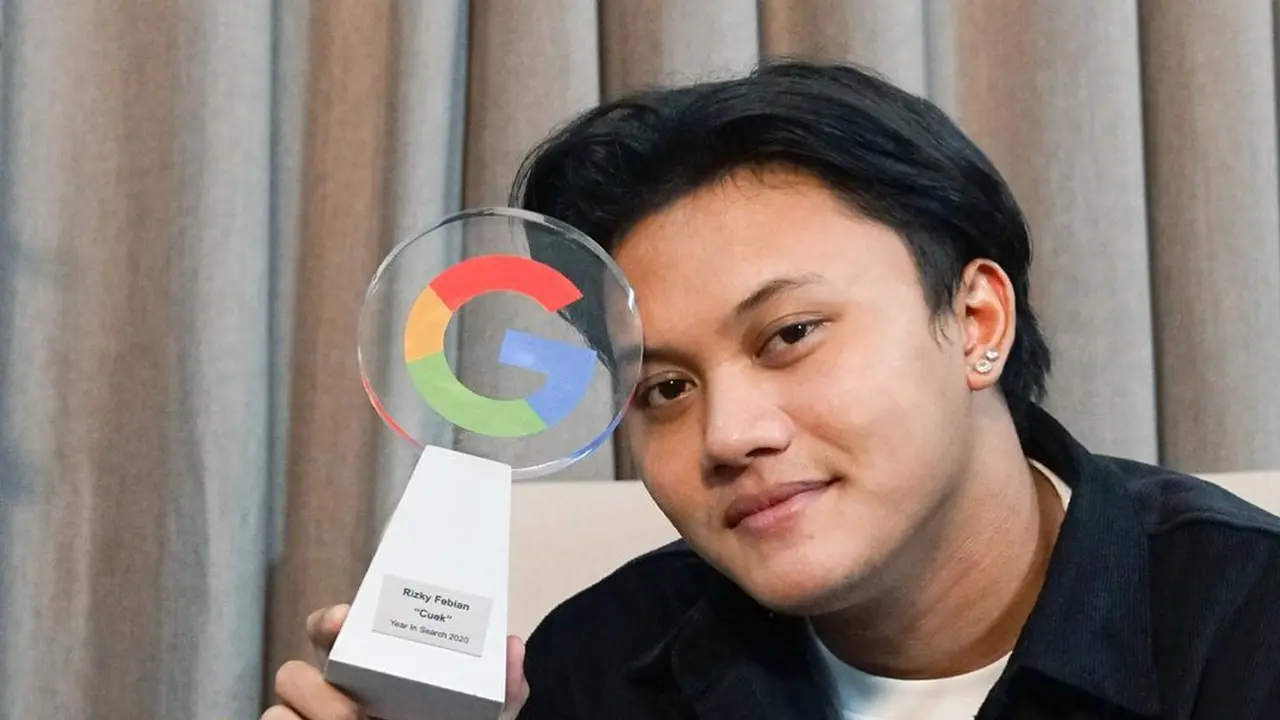Dapat Penghargaan dari Google, Rizky Febian Persembahkan untuk Keluarga serta Mendiang Ibunda