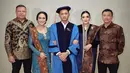 <p>Azriel Hermansyah memiliki orangtua yang semuanya menghadiri acara wisudanya. Hatinya tentu sangat bahagia. (Foto: Instagram/ ashanty_ash)</p>