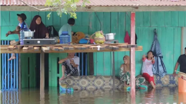 Cerita Pedagang Kaki Lima Ikut Menyumbang Untuk Korban Banjir Konawe