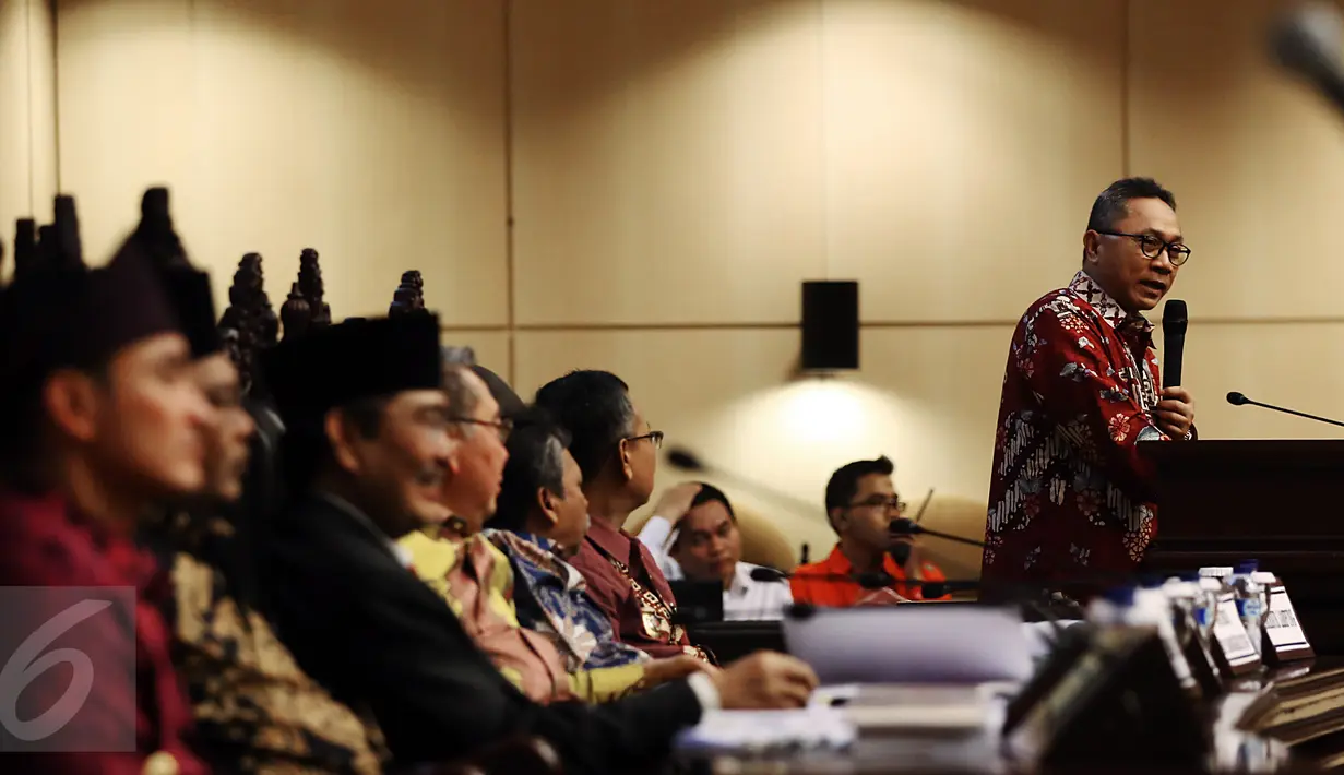 Zulkifli Hasan memberi keterangan Sosialisasi 4 Pilar MPR, Jakarta, Senin (6/3). Sosialisasi 4 Pilar di tujukan untuk Badan Pimpinan Masyarakat Panguyuban Sumsel dalam rangka progres pembangunan Provinsi oleh 5 Gubernur. (Liputan6.com/Johan Tallo)