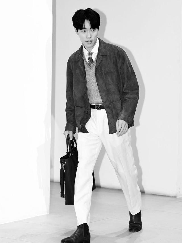 Potret Perdana Ryu Jun Yeol Usai Kena Kontroversi Transit Love dengan Han So Hee, Tampil Wajah Datar dengan Outfit Anak Sekolah