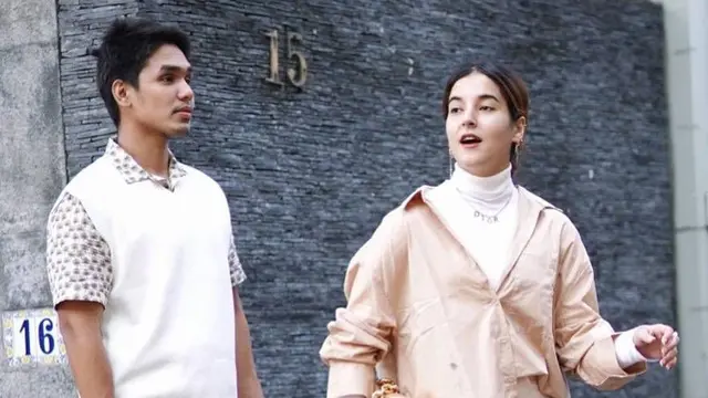 Tasya Farasya dan Manajernya (Sumber: Youtube.com/Tasya Farasya)