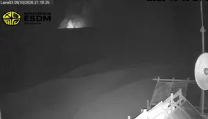 Anak Krakatau Erupsi 13 Kali Dalam 5 Jam, Waspada Bahaya Lontaran Batu Pijar