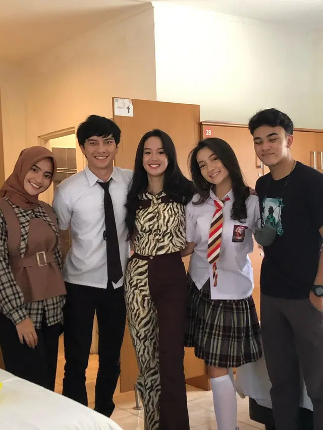 Megan Domani dan Farhan Rasyid tengah syuting Vidio Sinetron My Love My Enemy Season 2 (Foto: Instagram/@dewiahmaad)