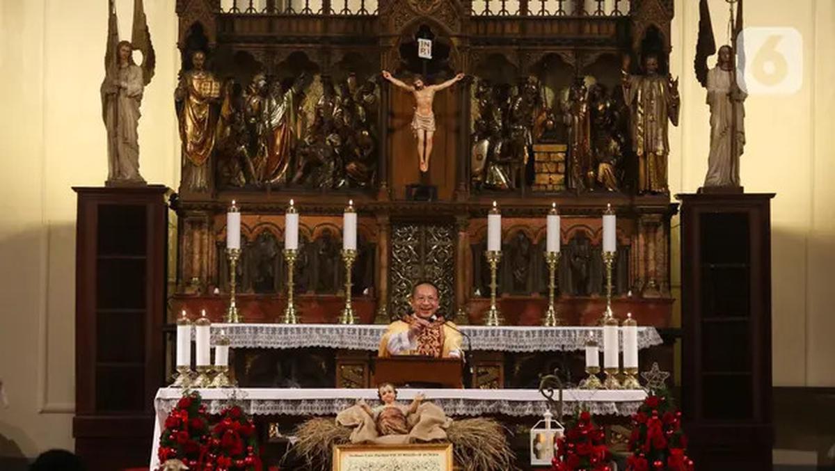 Khidmat, Misa Malam Natal di Gereja Katedral Jakarta
