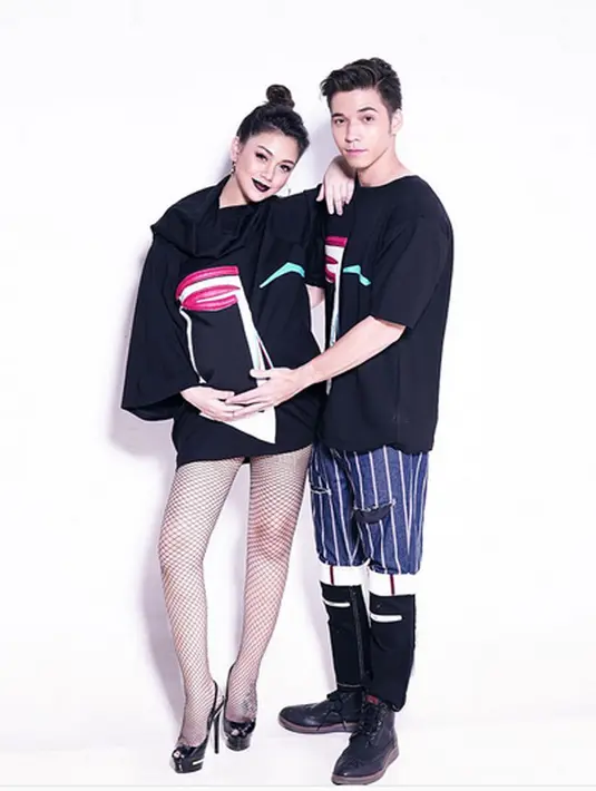 "Ini naik 25 kg, ini kan hamil ketiga. Kalau kata dokter kan hamil pertama lebih kecil dari yang kedua dan ketiga," ujar pemeran film Ruqyah: The Exorcism itu. (Instagram/bentukmanagement)