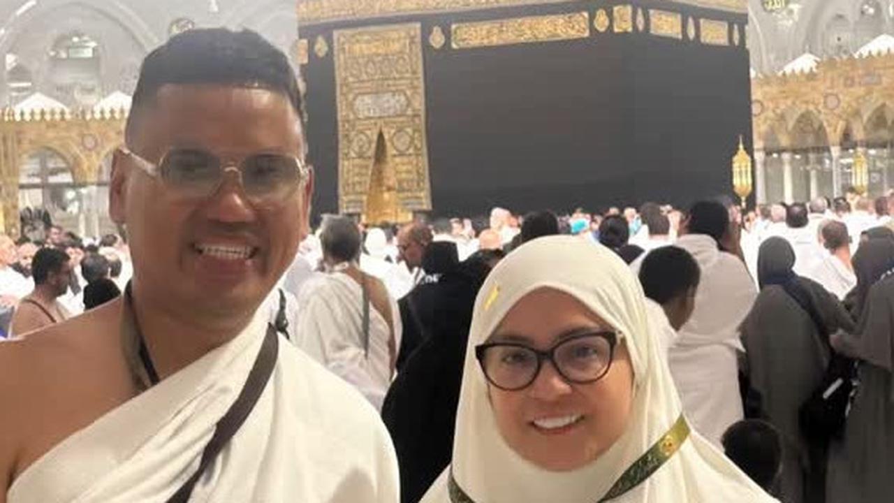 Bikin Haru, Uya Kuya Bagikan Suasana Menunggu Buka Puasa di Depan Kabah yang Selama Ini Bikin Orang Penasaran