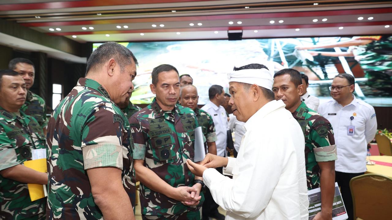 FOTO: TNI AD dan Pemprov Jabar Perkuat Kolaborasi Tangani Sampah dan Kekeringan