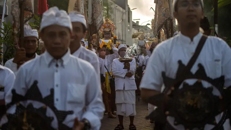 Umat Hindu Surabaya Jalani Upacara Melasti