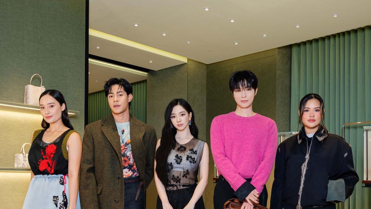 Intip Gaya Fashionable Karina Aespa, Hwang In-Youp Hingga Rasia di Pembukaan Prada Paragon Boutique Singapura