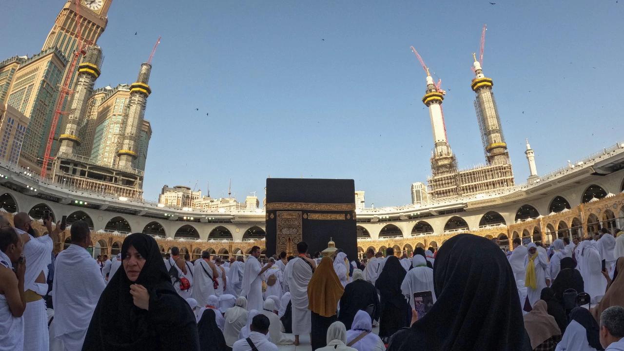 2.100 Jemaah Umrah Asal Jatim Terancam Tunda Keberangkatan Akibat Konflik Timur Tengah