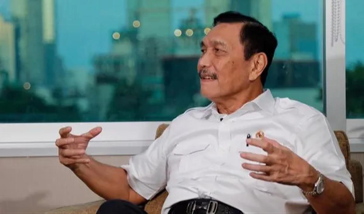 Sementara Menteri Koordinator Bidang Maritim dan Investasi, Luhut Binsar Pandjaitan mengaku siap menjadi Ketua Umum Partai Golkar.