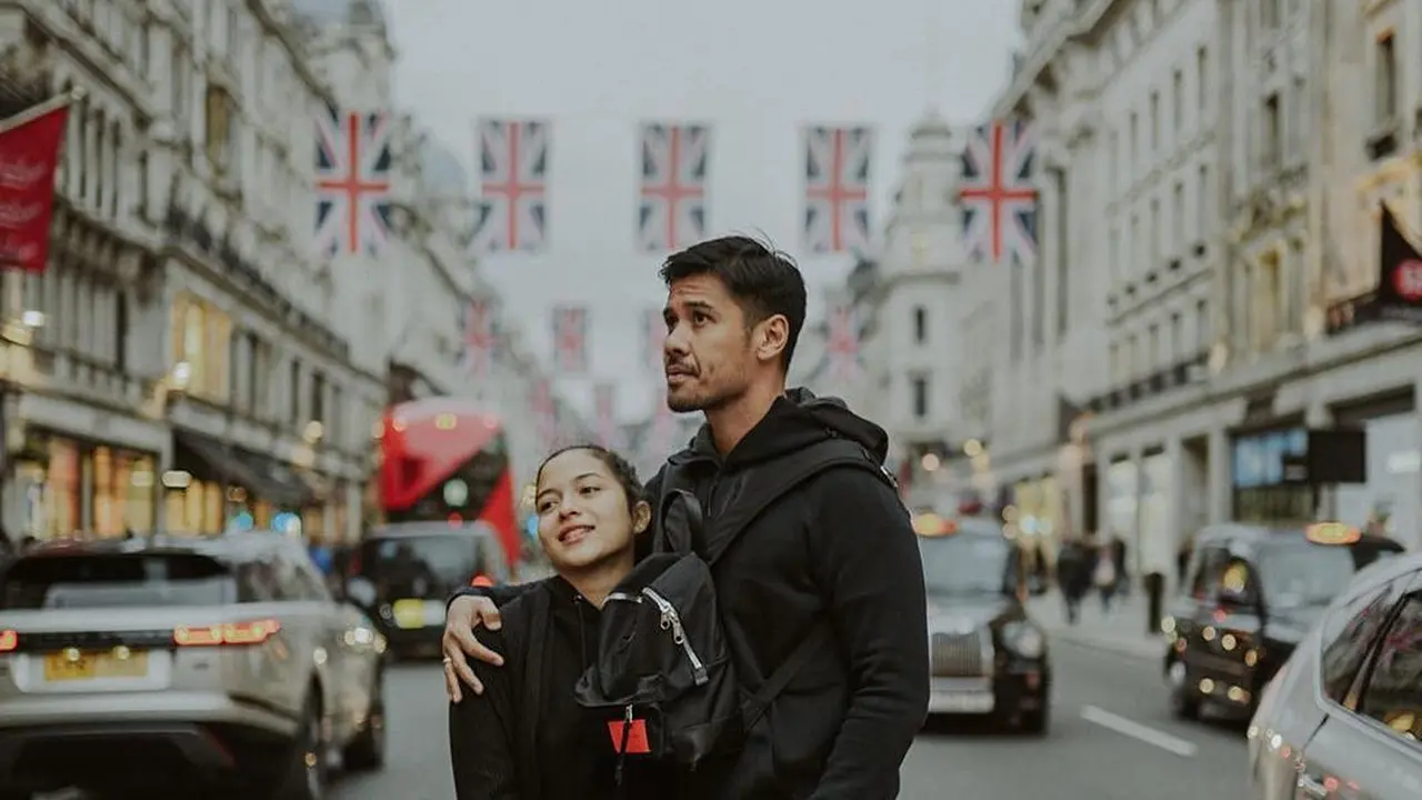 [Bintang] Chicco Jerikho dan Putri Marino