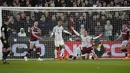 <p>Kemenangan ini menjadi kemenangan ketiga beruntun The Reds sekaligus membawa mereka naik dari posisi ketujuh ke posisi keenam klasemen dengan 53 poin, menggeser Tottenham Hotspur yang mengoleksi poin yang sama tetapi kalah selisih gol. (AP Photo/Alastair Grant)</p>