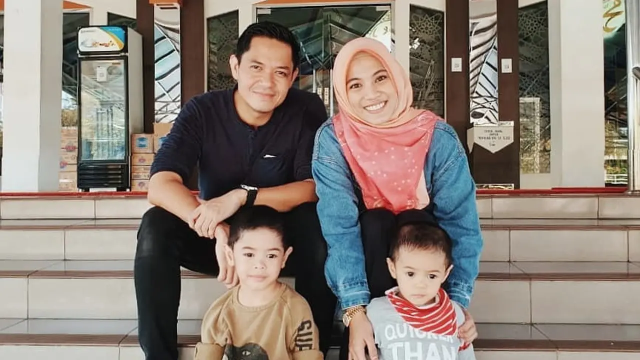 [Fimela] Dude Harlino dan Alyssa Soebandono