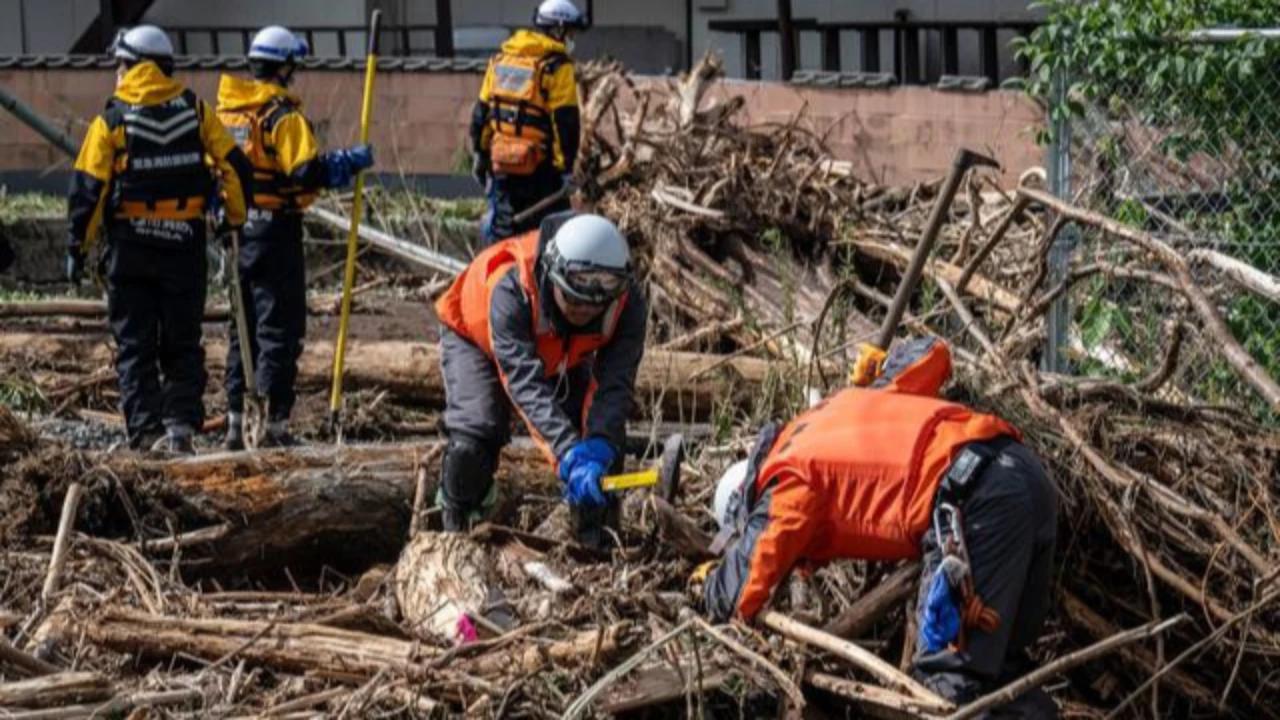 Bansos untuk Korban Banjir-Longsor, Mensos Pastikan Tanpa Syarat KTP dan KK