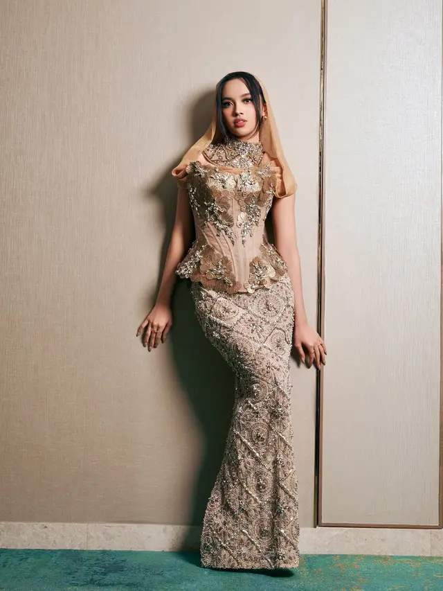 Jadi Muse Lisa Ju di JFW 2026, Lyodra Ginting Tampil Bak Karakter Dune dengan Dress Bertudung